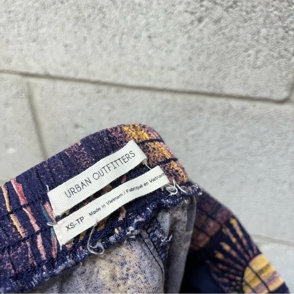 Urban Outfitters Sunburst Shorts - Picture 4 of 6